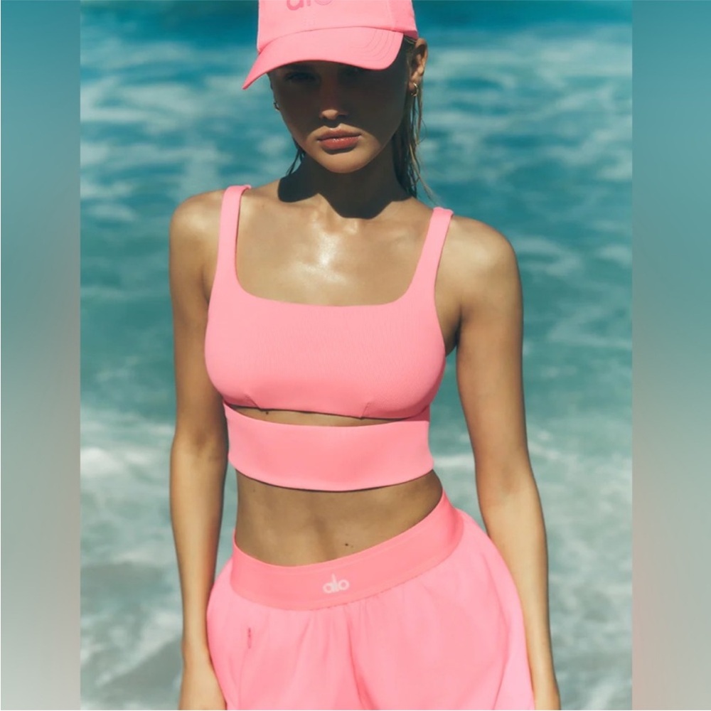 🩷ALO🩷 Neon Bubblegum Slit Bra